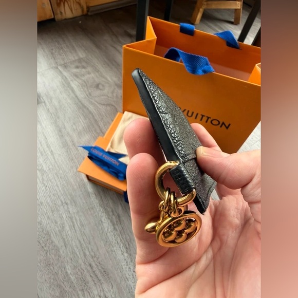 Louis Vuitton LV Charms Card Holder - Picture 14 of 16